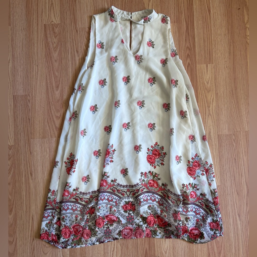 Umgee Womens size small Cream color elegant Floral Pattern Dress. Knee Length